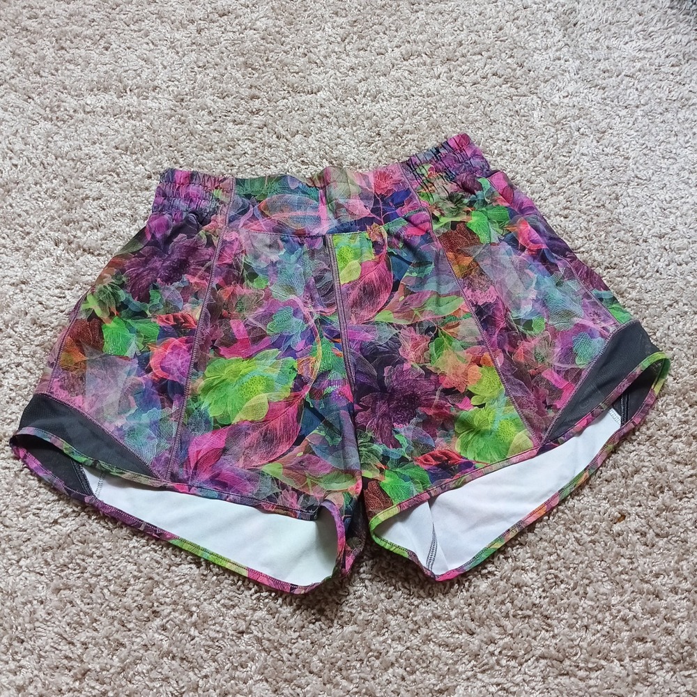 Lululemon Hotty Hot High-Rise Short Women 6 Floral Multi Excellent 2.5" Inseam